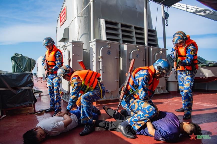 Chi tiết các tiêu chí, tiêu chuẩn mới để xét thăng quân hàm trước thời hạn