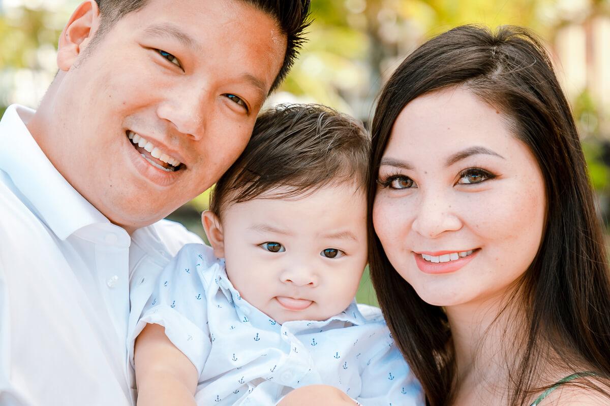 Bí quyết tạo dáng chụp ảnh gia đình 3 người hạnh phúc, dễ làm