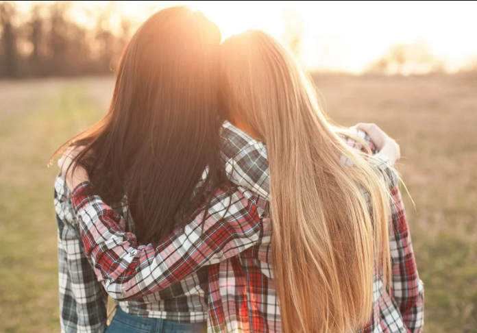 Con gái lớp 9 của tôi nói chỉ thích bạn nữ