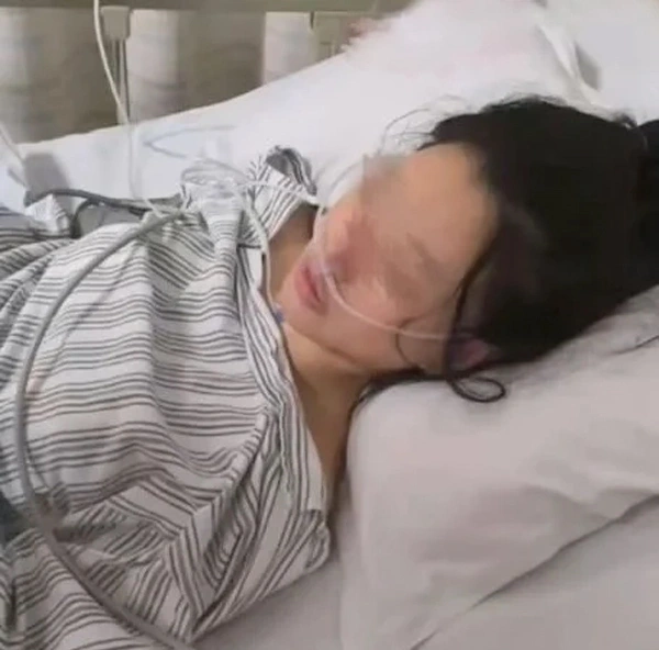 Cô gái xinh đẹp bị đâm 22 nhát dao, thoát chết nhờ nâng ngực