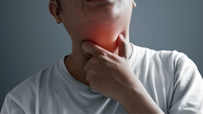 Nuốt nước bọt đau họng: Nguyên nhân và cách điều trị