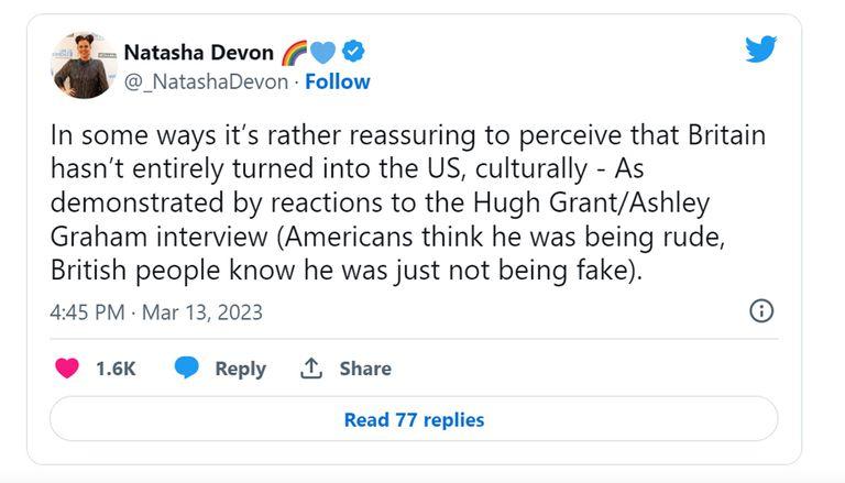 OnboardyFaux pas là gì mà khiến Hugh Grant bị chỉ trích “kém duyên”?