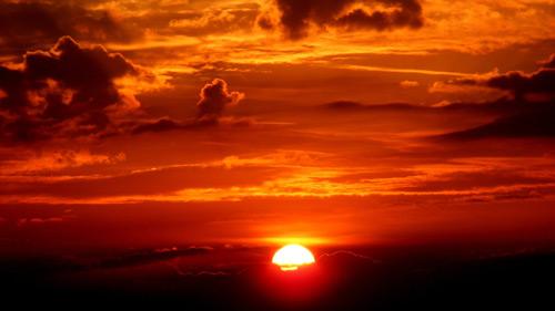 Viết một đoạn văn tả cảnh mặt trời mọc mà em quan sát được (13 mẫu)