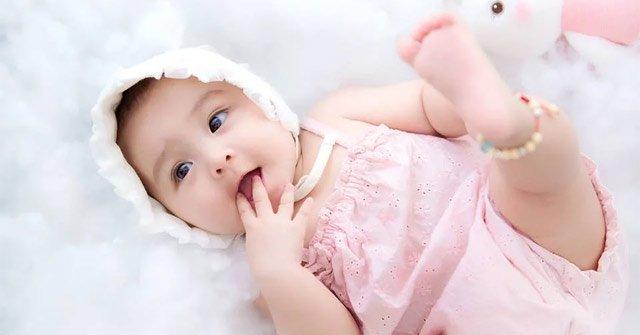 50 Tên Bé Gái Dễ Nuôi, Mang Lại May Mắn, Tài Lộc Đầy Nhà Cho Bố Mẹ