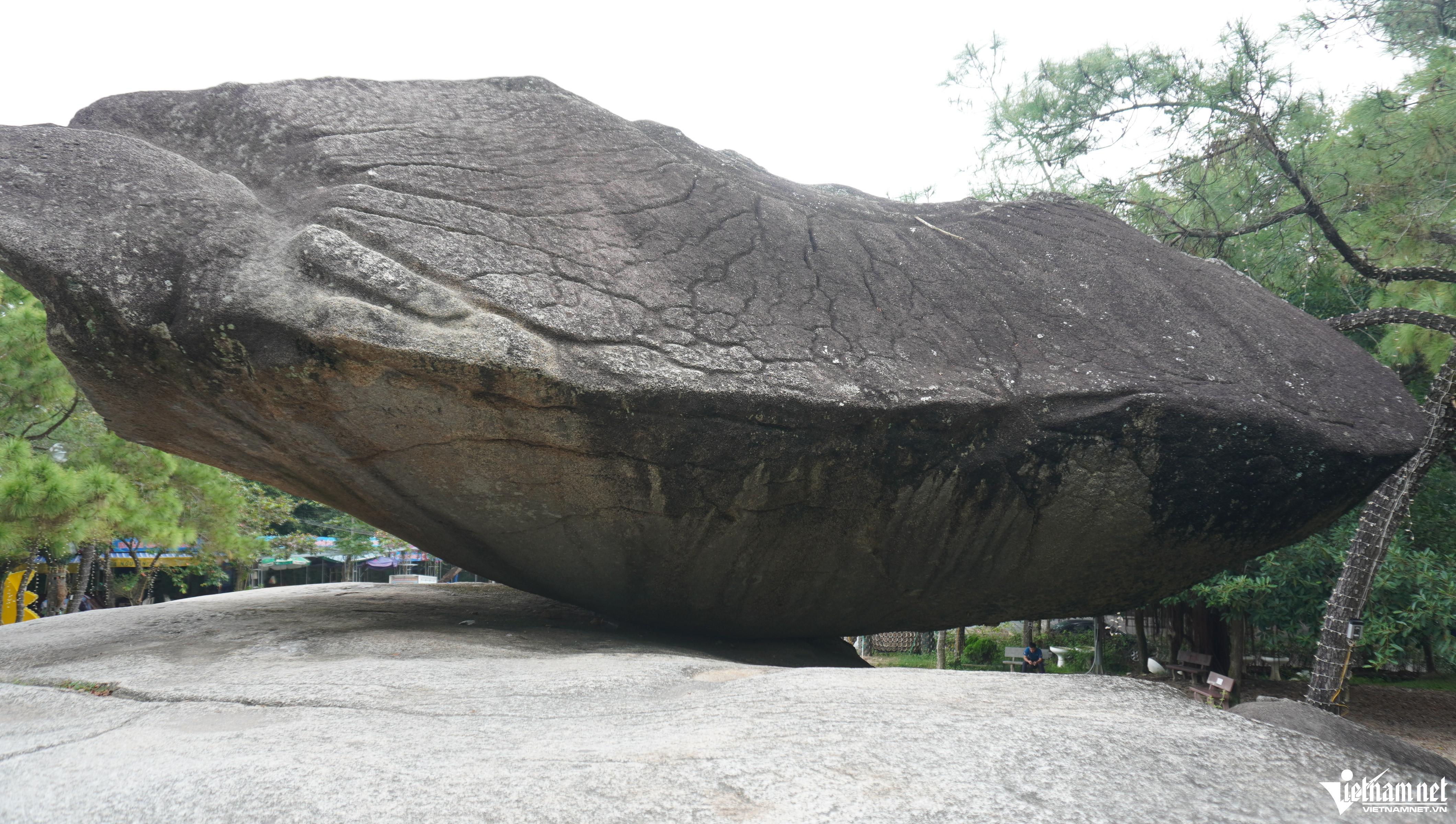 Đến hòn Trống Mái, Thanh Hóa nghe truyền thuyết về mối tình thủy chung