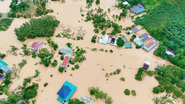 Hỗ trợ hơn 2.500 tỷ đồng cho 15 địa phương do ảnh hưởng cơn bão số 10