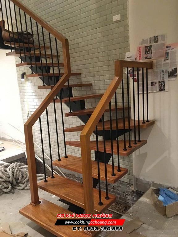 Làm cầu thang sắt tại Hóc Môn TPHCM
