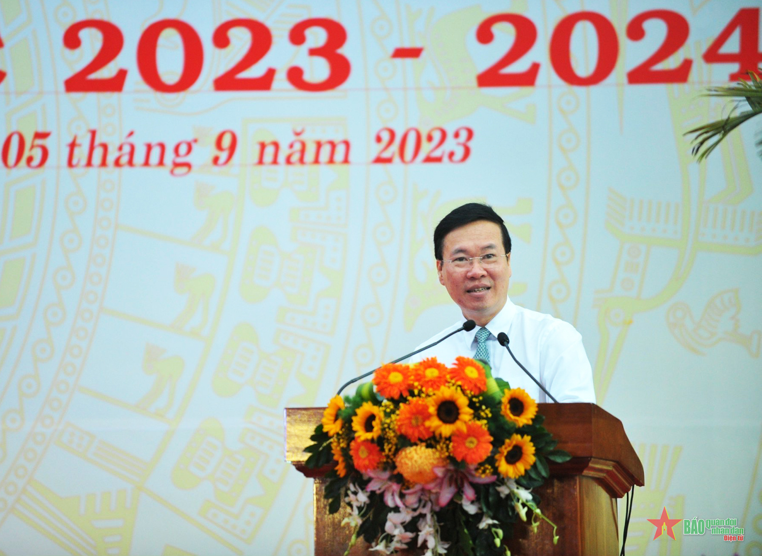 Chủ tịch nước Võ Văn Thưởng dự và đánh trống khai giảng năm học mới tại Gia Lai; học sinh cả nước hân hoan chào đón năm học mới