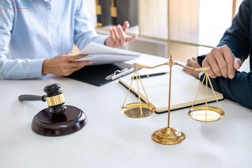 Vai trò của pháp luật đối với mỗi công dân và xã hội.