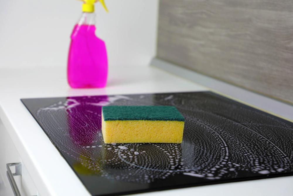 4 bước vệ sinh bếp từ thật đơn giản